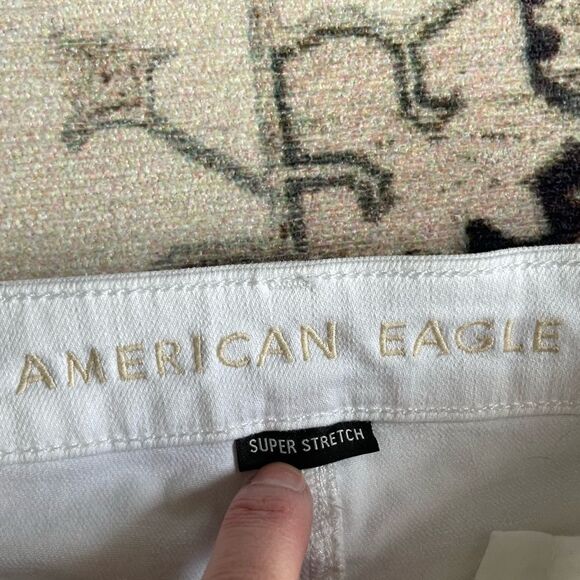 American Eagle white hi-rise shortie next level stretch jean shorts size 2 - Picture 3 of 8